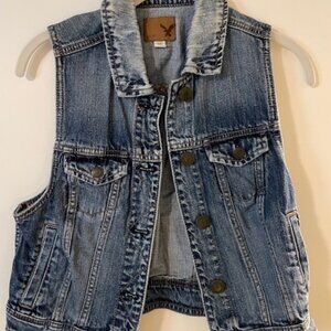 American Eagle Demin Vest Size Small